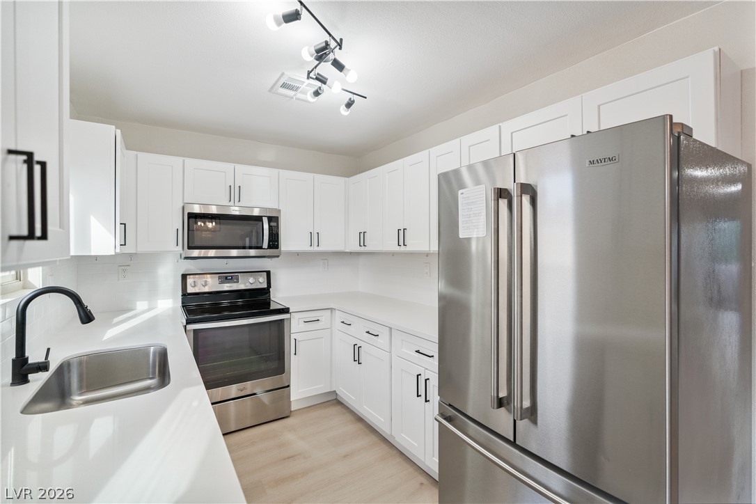 3357 Narod Street Property Photo 9