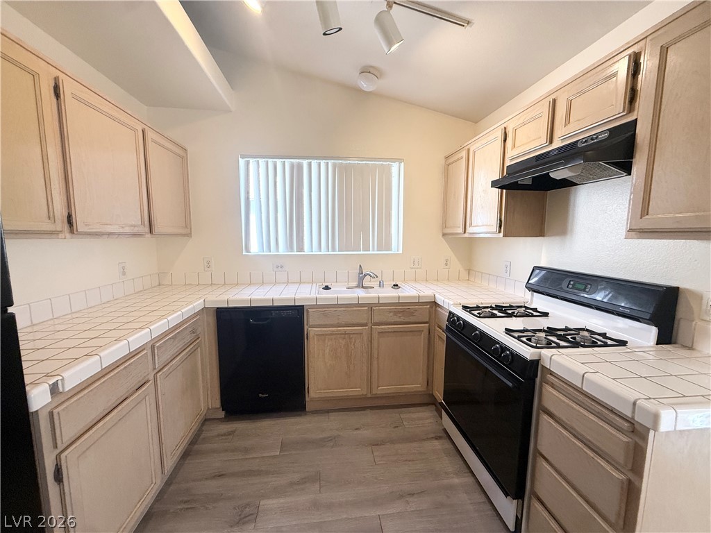 5502 Iberville Street Property Photo 9