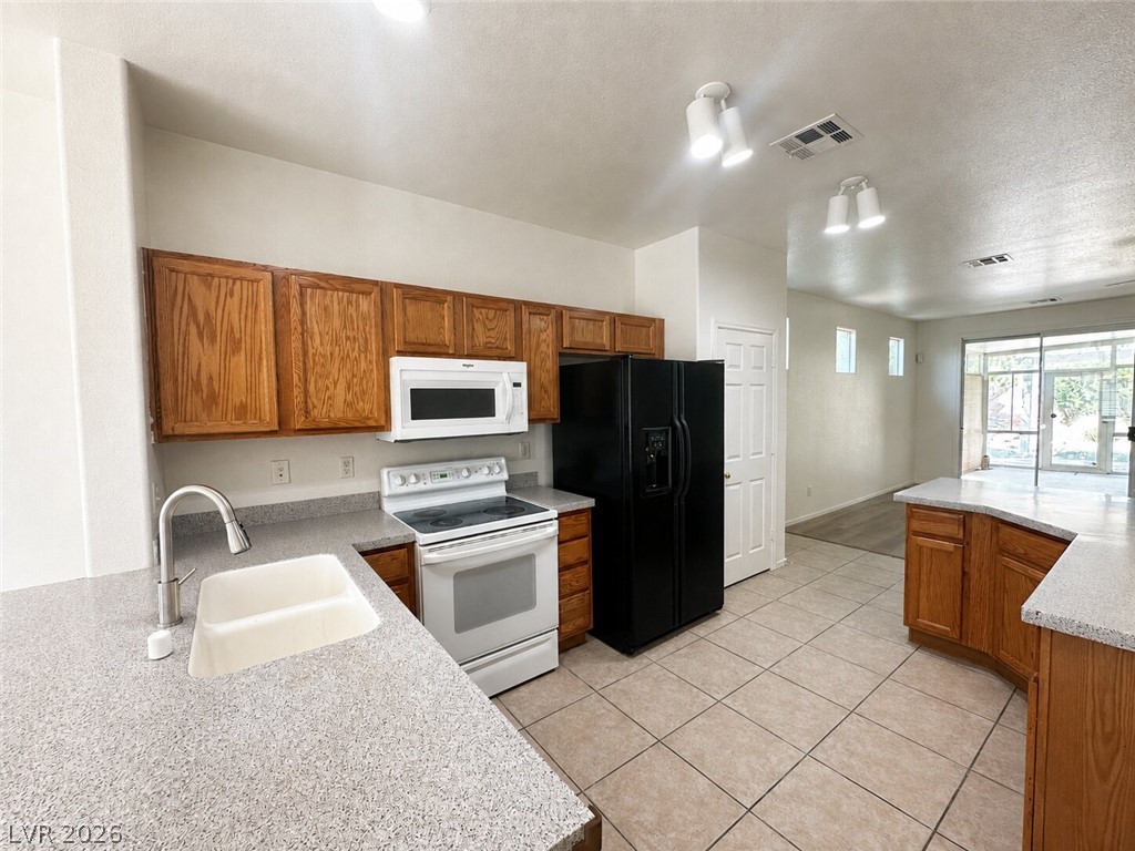 10912 Golden Birch Place Property Photo 6