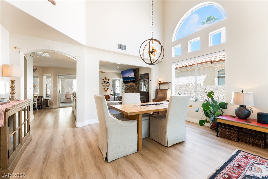 2421 Ivy Garden Court Property Photo 8