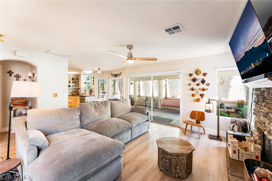 2421 Ivy Garden Court Property Photo 11