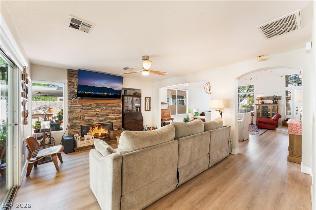 2421 Ivy Garden Court Property Photo 14