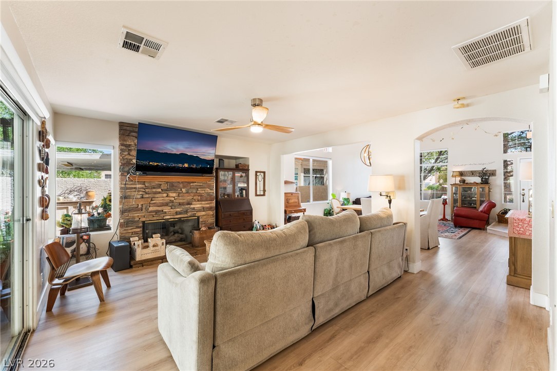 2421 Ivy Garden Court Property Photo 15