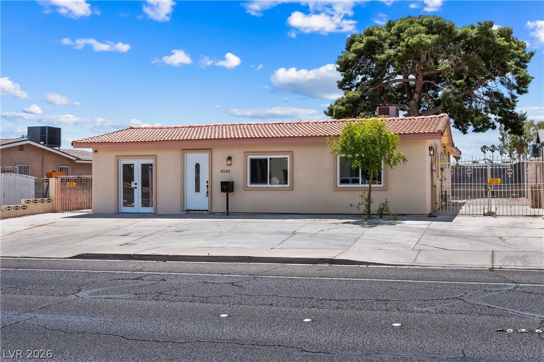 4545 West Desert Inn Road Property Photo 6