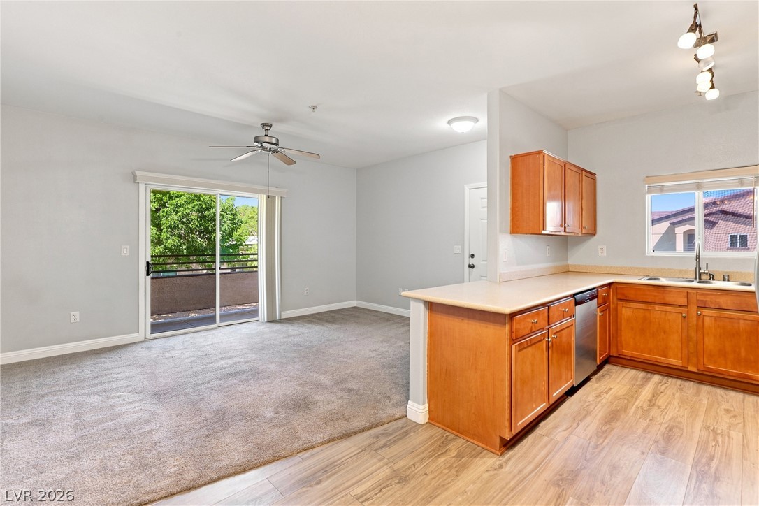 2291 West Horizon Ridge Parkway 9249 Property Photo 4