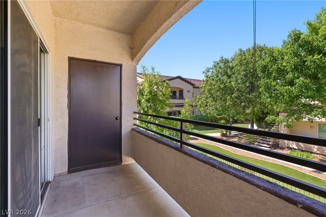 2291 West Horizon Ridge Parkway 9249 Property Photo 7