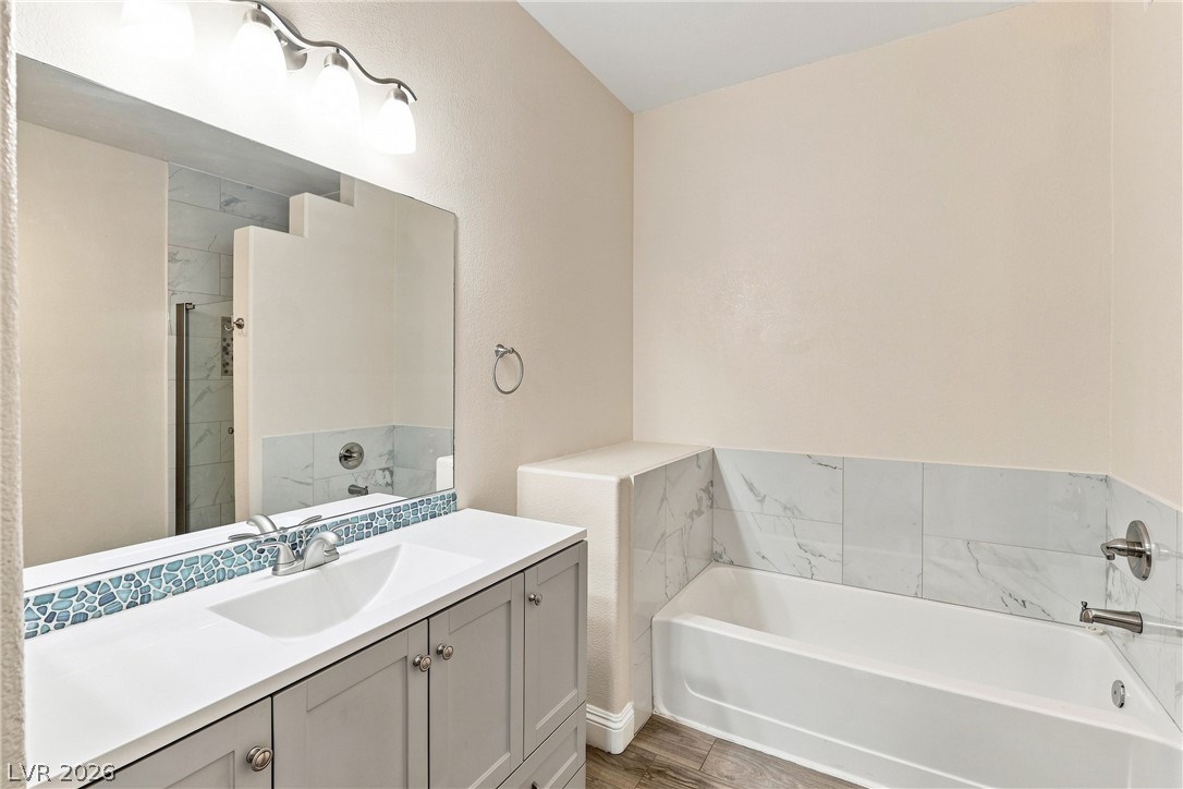 2291 West Horizon Ridge Parkway 9249 Property Photo 12