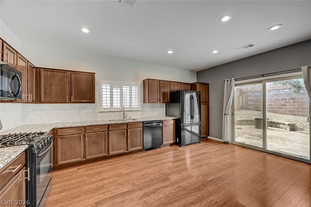 10608 Derby Peak Lane Property Photo 16