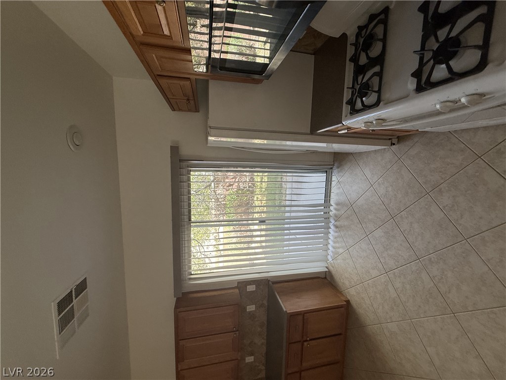 1740 Dark Wolf Avenue Property Photo 9