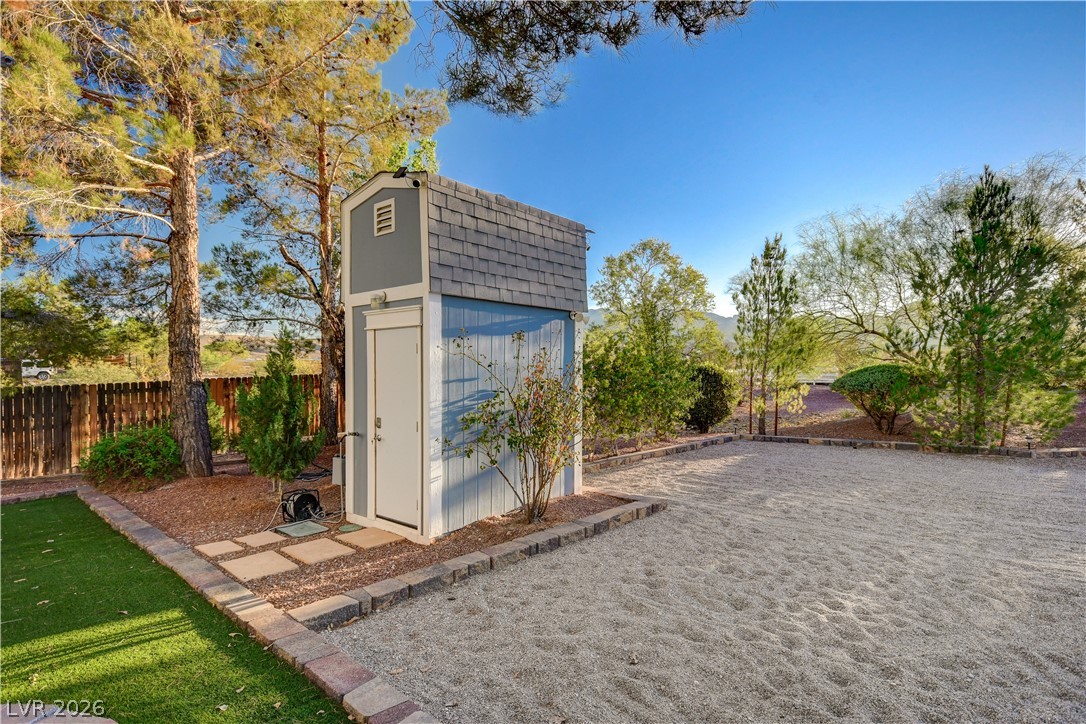 8360 Avery Street Property Photo 6