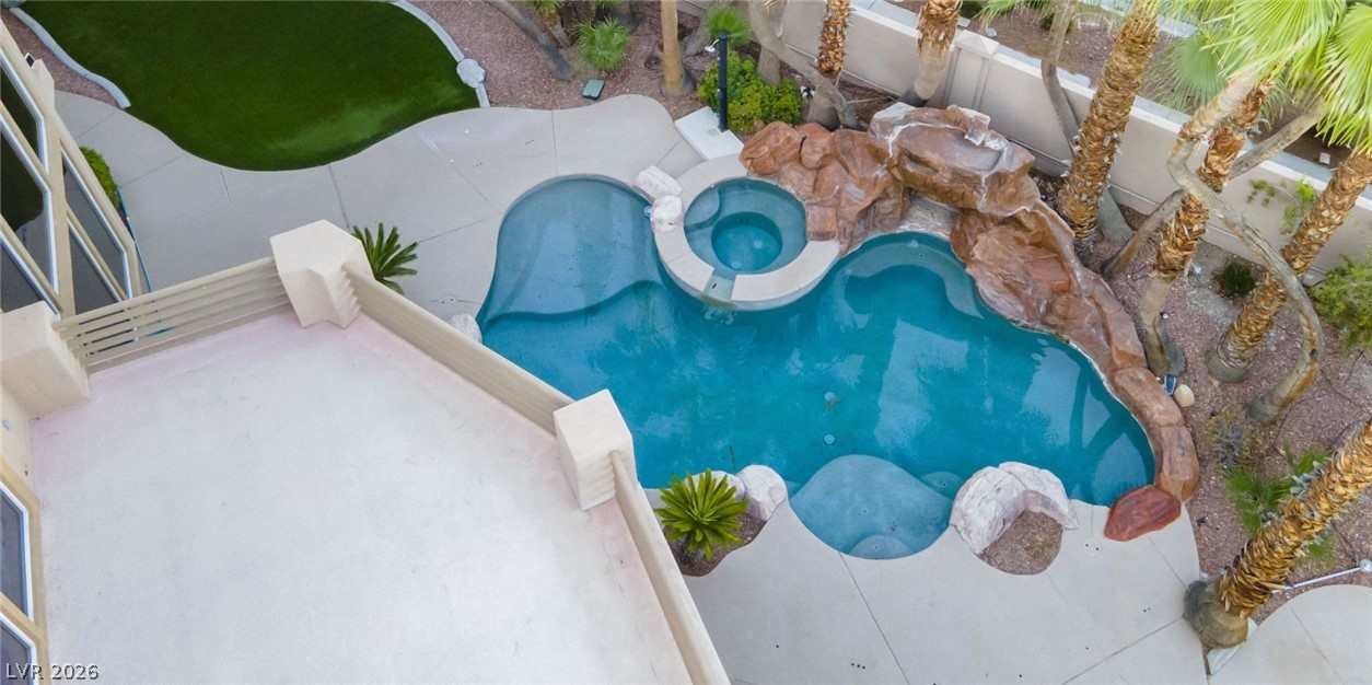 1008 Trophy Hills Drive Property Photo 12