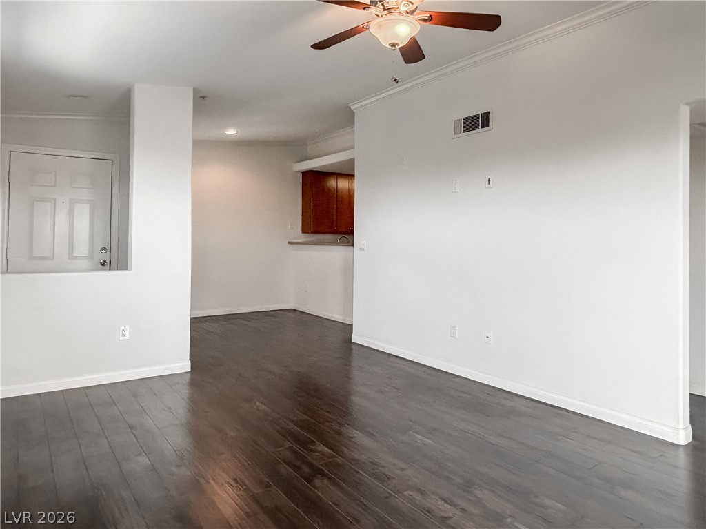 4400 South Jones Boulevard 3086 Property Photo 6