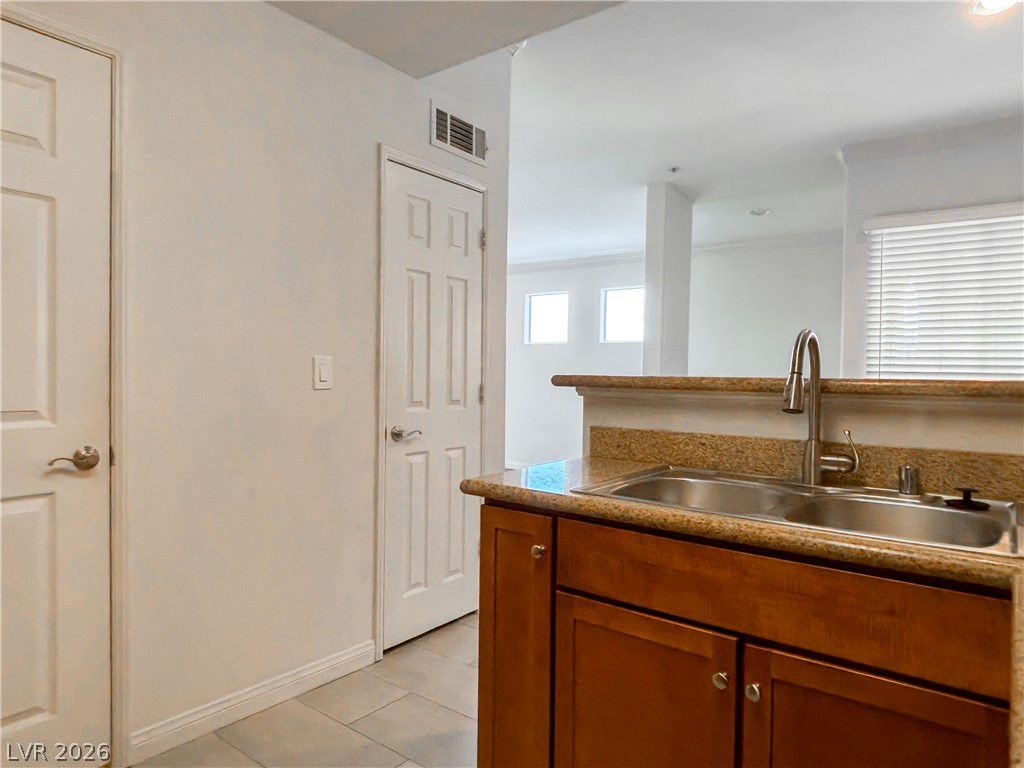 4400 South Jones Boulevard 3086 Property Photo 11