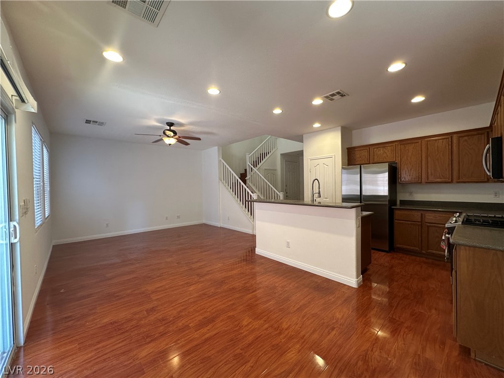 9761 Plane Tree Court Property Photo 5