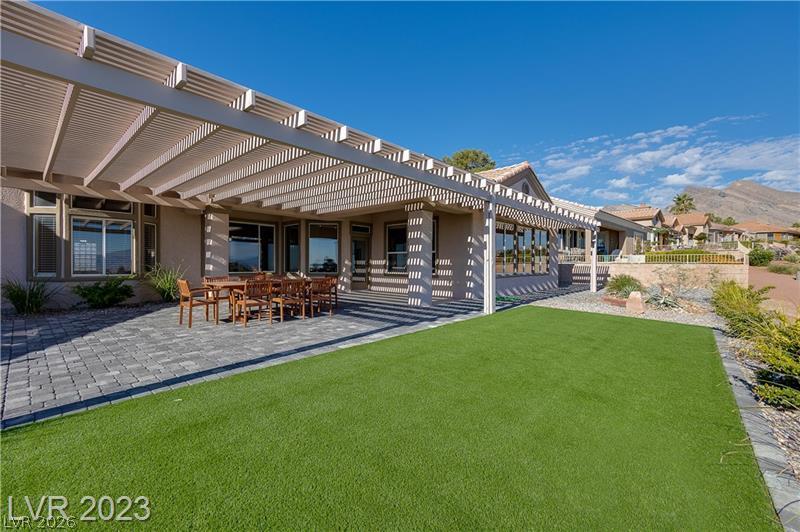 2024 Bay Tree Drive Property Photo 2