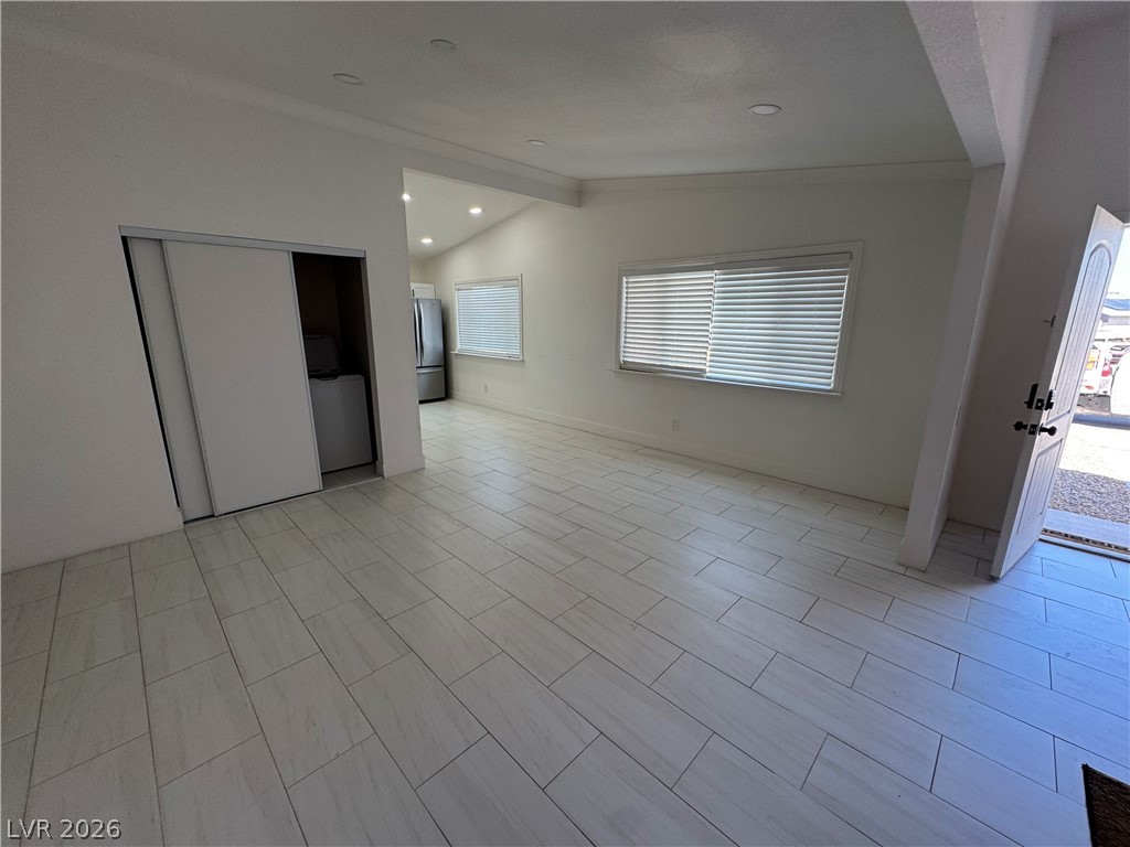 150 Metropolitan Drive Property Photo 6