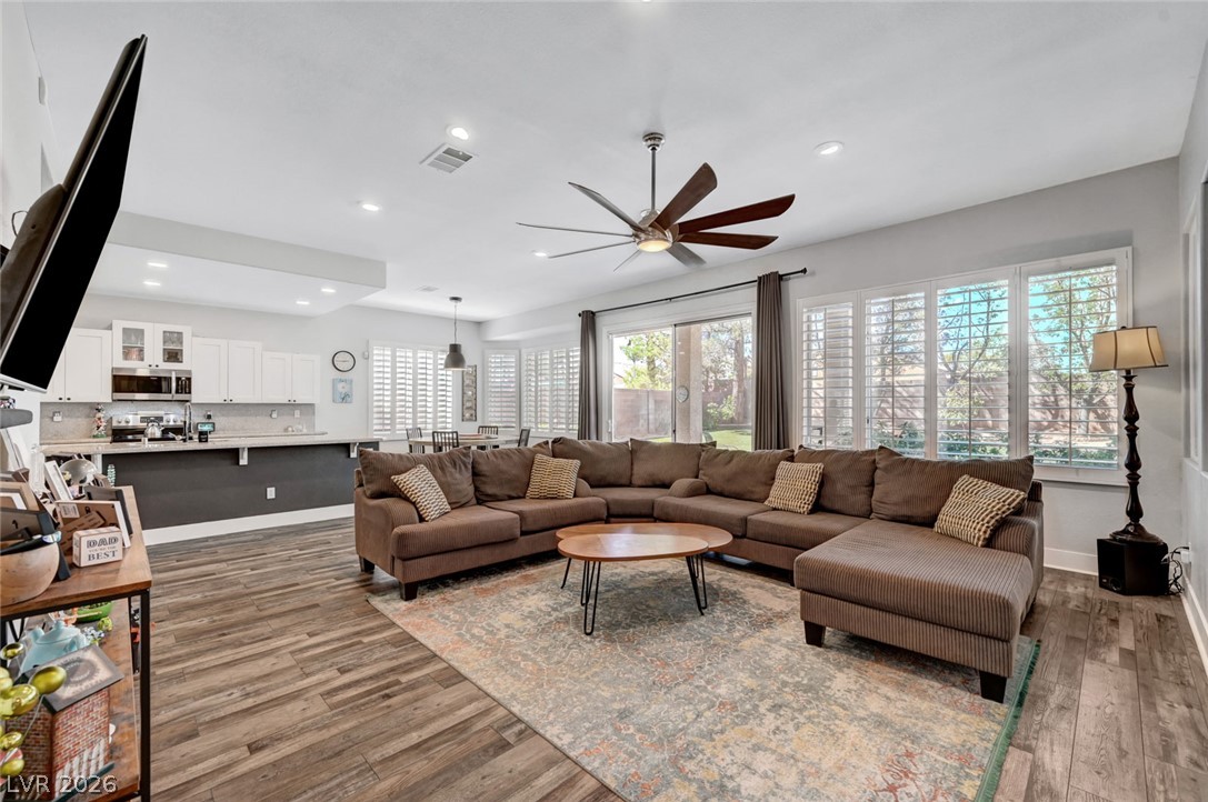 9508 Los Cotos Court Property Photo 3