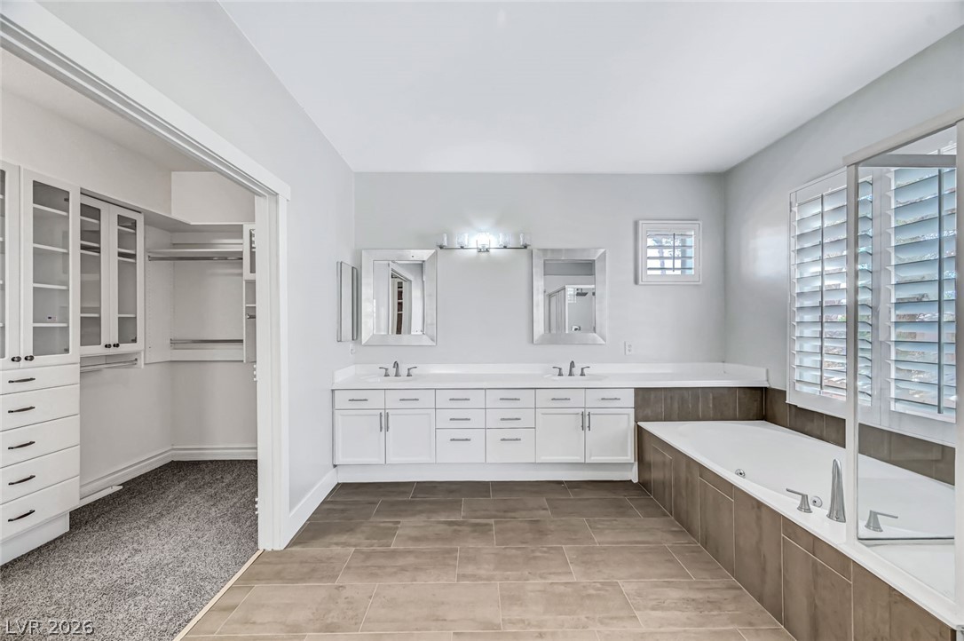 9508 Los Cotos Court Property Photo 8
