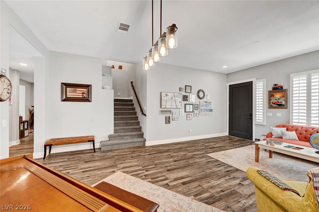 9508 Los Cotos Court Property Photo 17