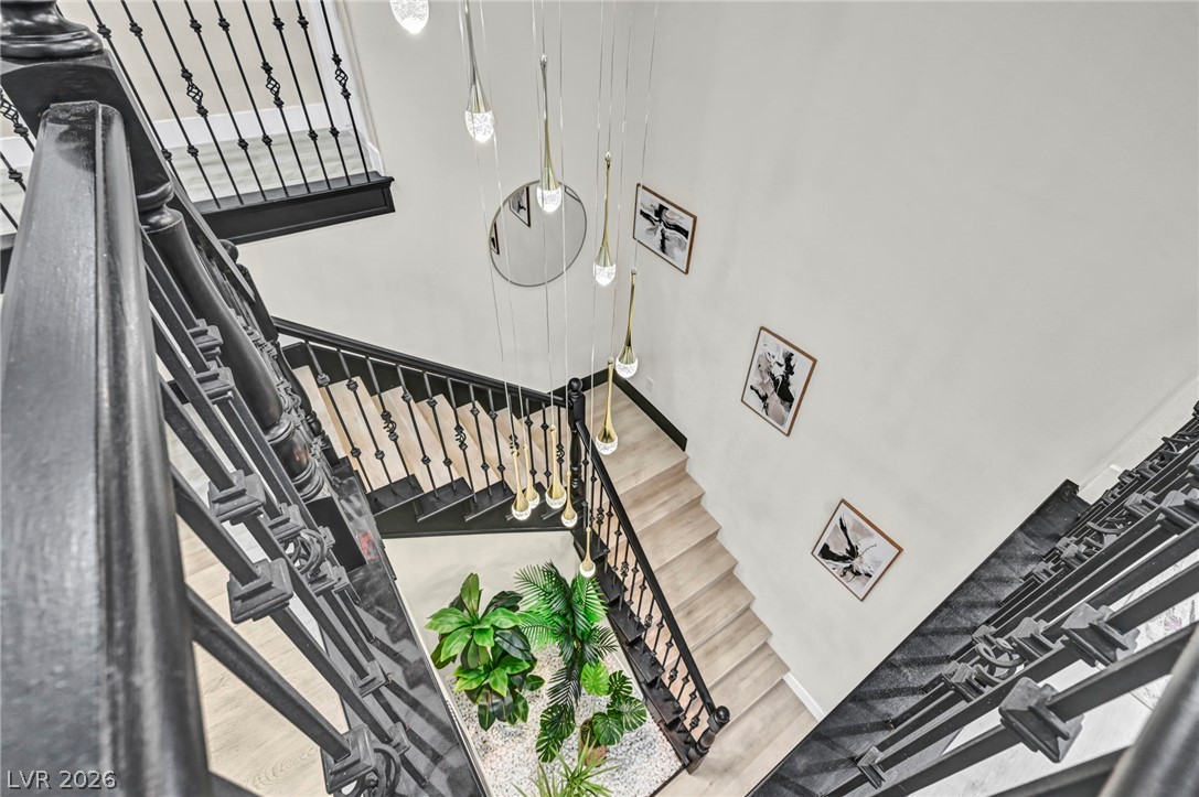 17 Winding Road Property Photo 4