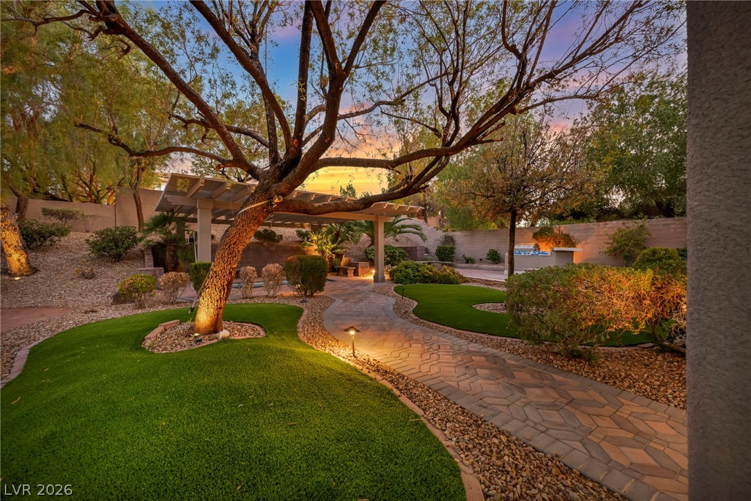 17 Winding Road Property Photo 10
