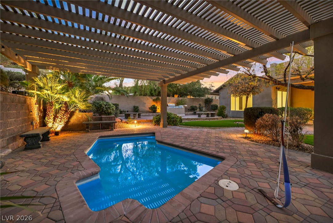17 Winding Road Property Photo 12