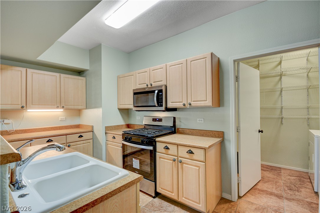 8250 North Grand Canyon Drive 1133 Property Photo 16