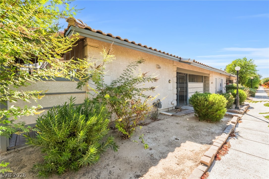 213 North Lamb Boulevard E Property Photo 4