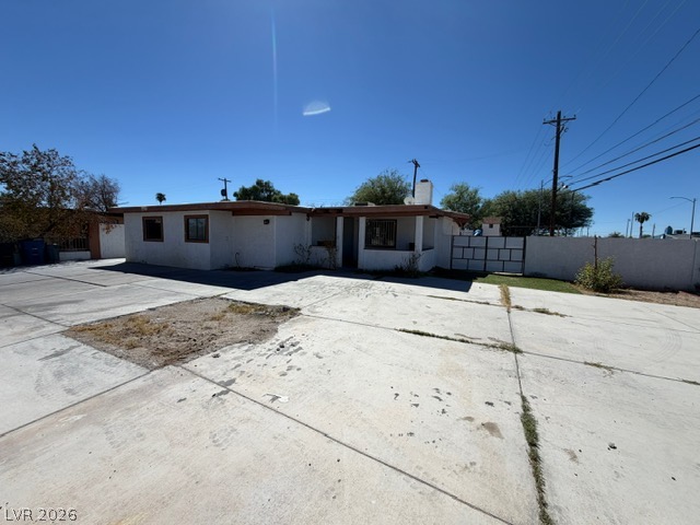 5027 Sun Valley Drive Property Photo 2