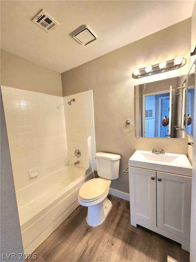 2133 Petersham Court D Property Photo 8
