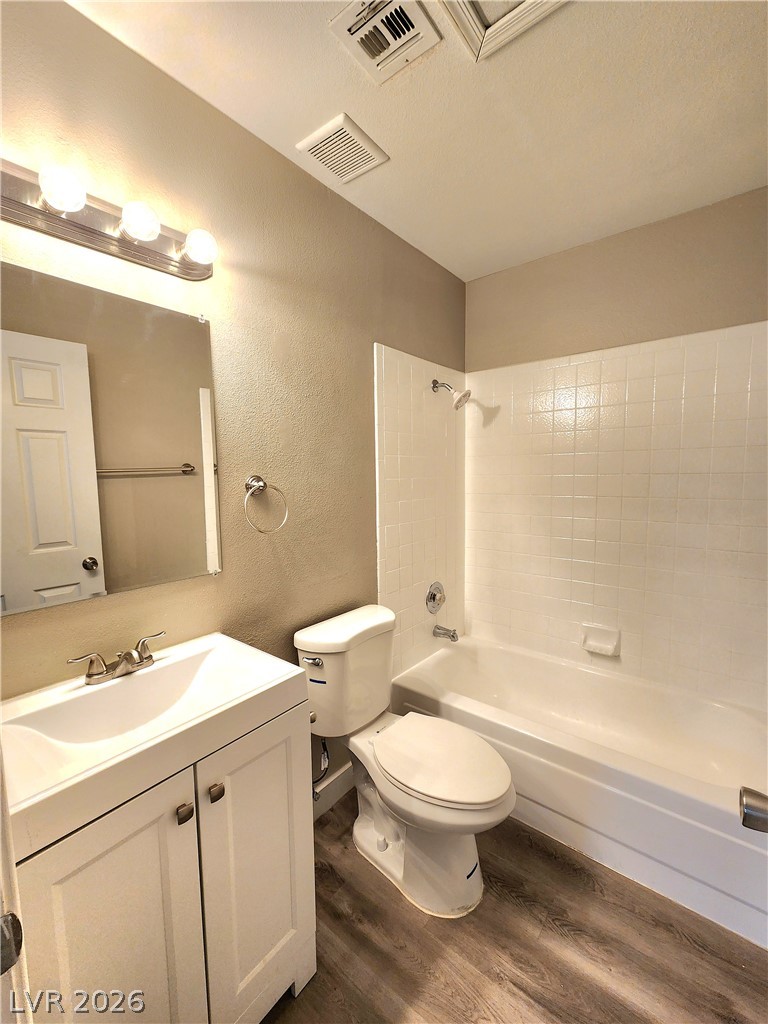 2133 Petersham Court D Property Photo 13