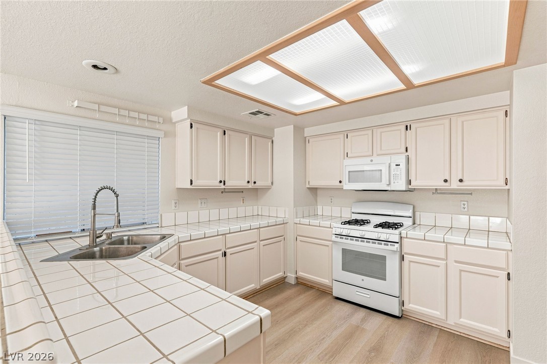 9337 Mist Flower Circle Property Photo 14