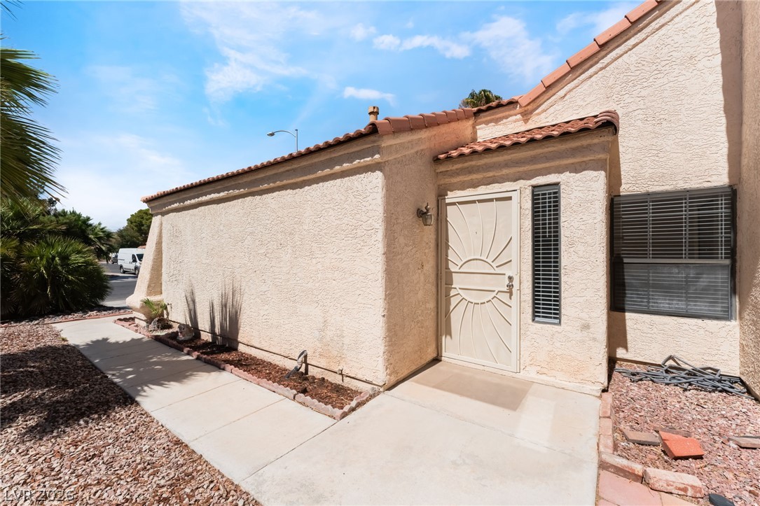 3645 Veneer Lane Property Photo 4