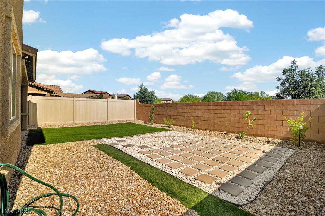 1586 Gold Sunset Avenue Property Photo 32