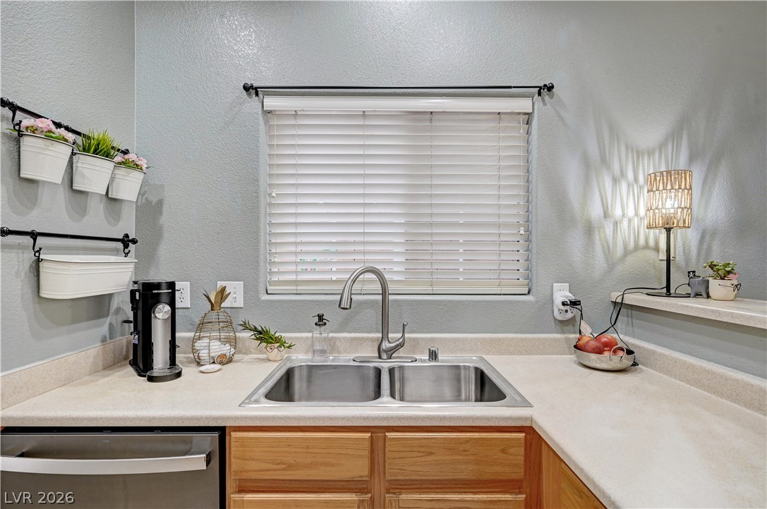 9785 Spinnaker Creek Avenue Property Photo 7