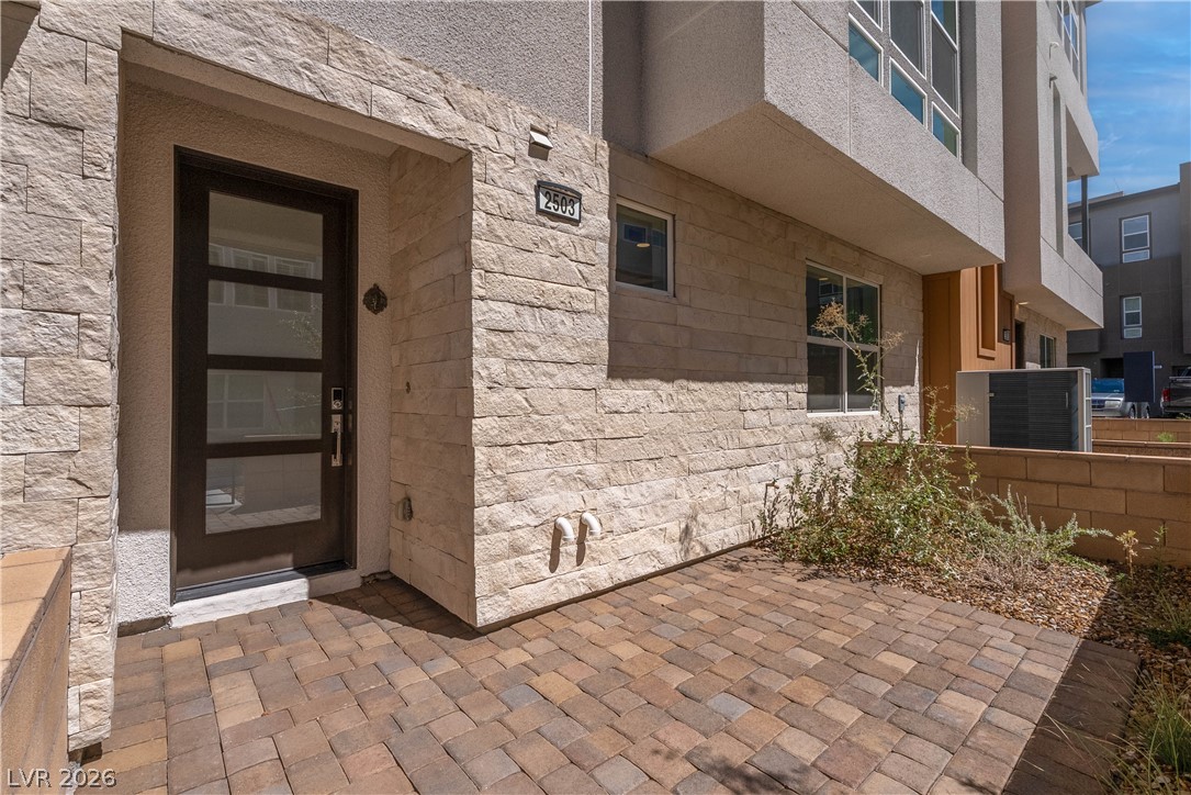 2503 Indigo Mountain Street Property Photo 3