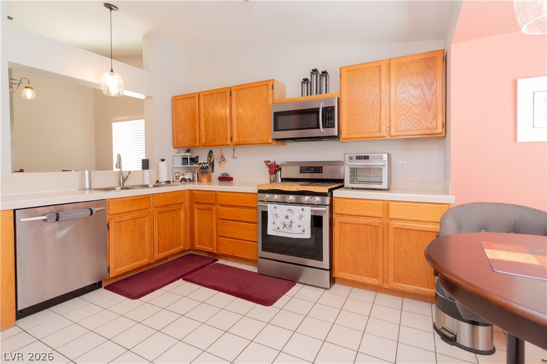 7332 Queen Palm Drive Property Photo 3