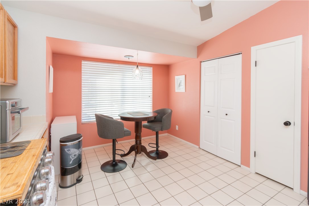 7332 Queen Palm Drive Property Photo 5