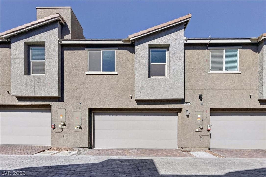 6811 Sage Gold Court Property Photo 1