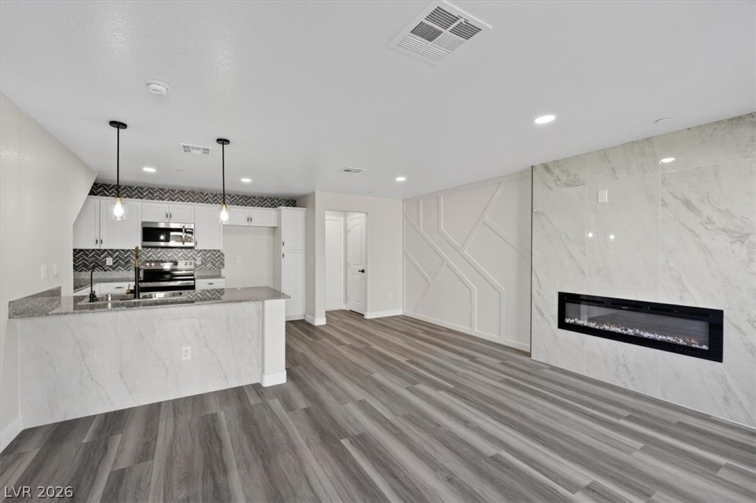 6811 Sage Gold Court Property Photo 3
