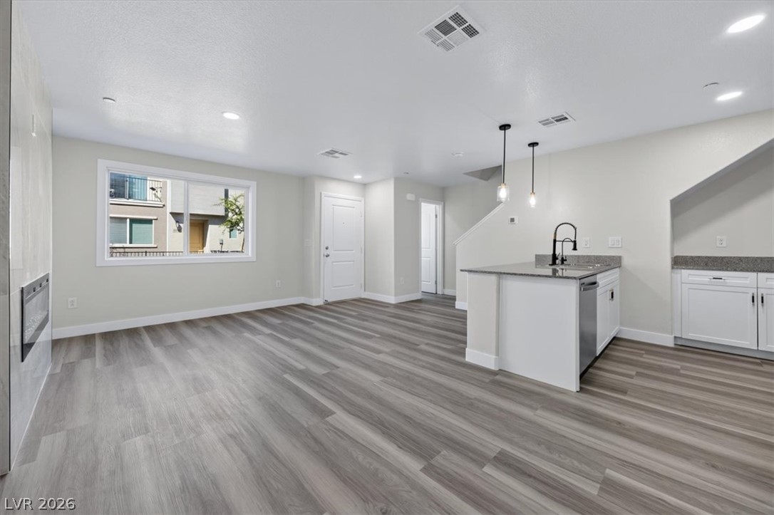 6811 Sage Gold Court Property Photo 4