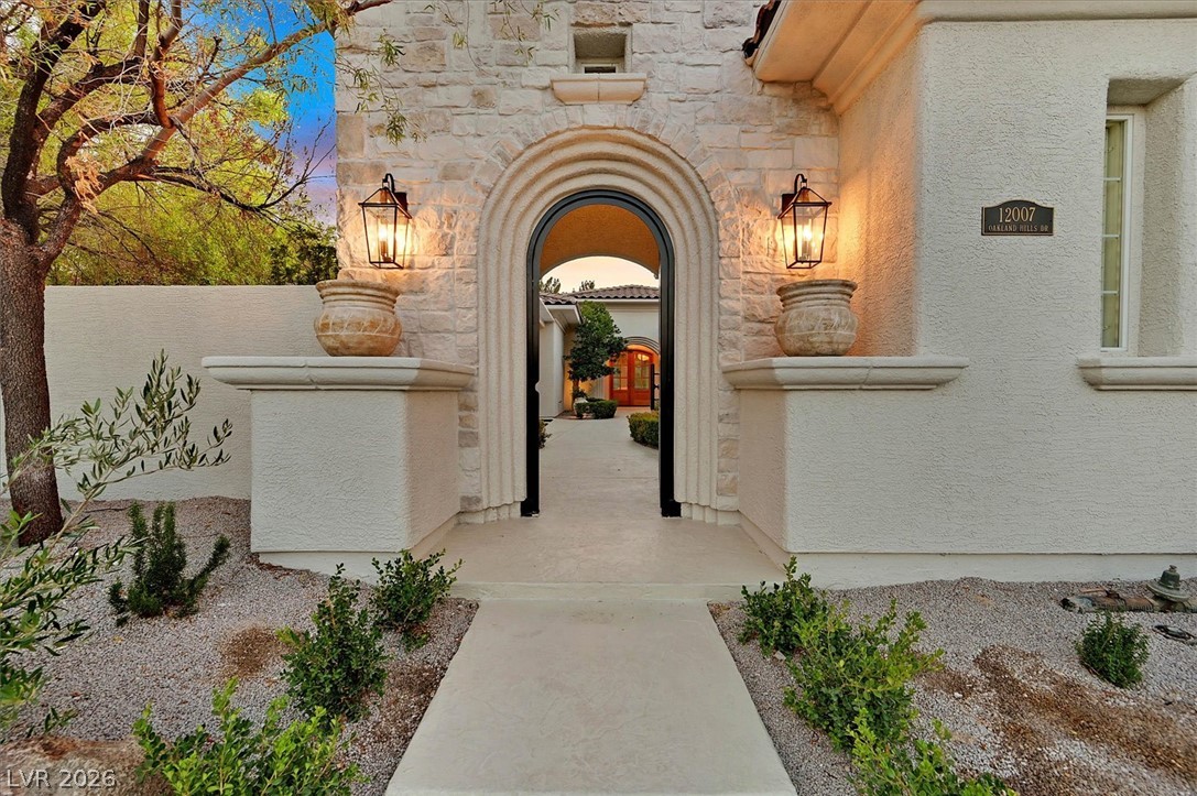 12007 Oakland Hills Drive Property Photo 1