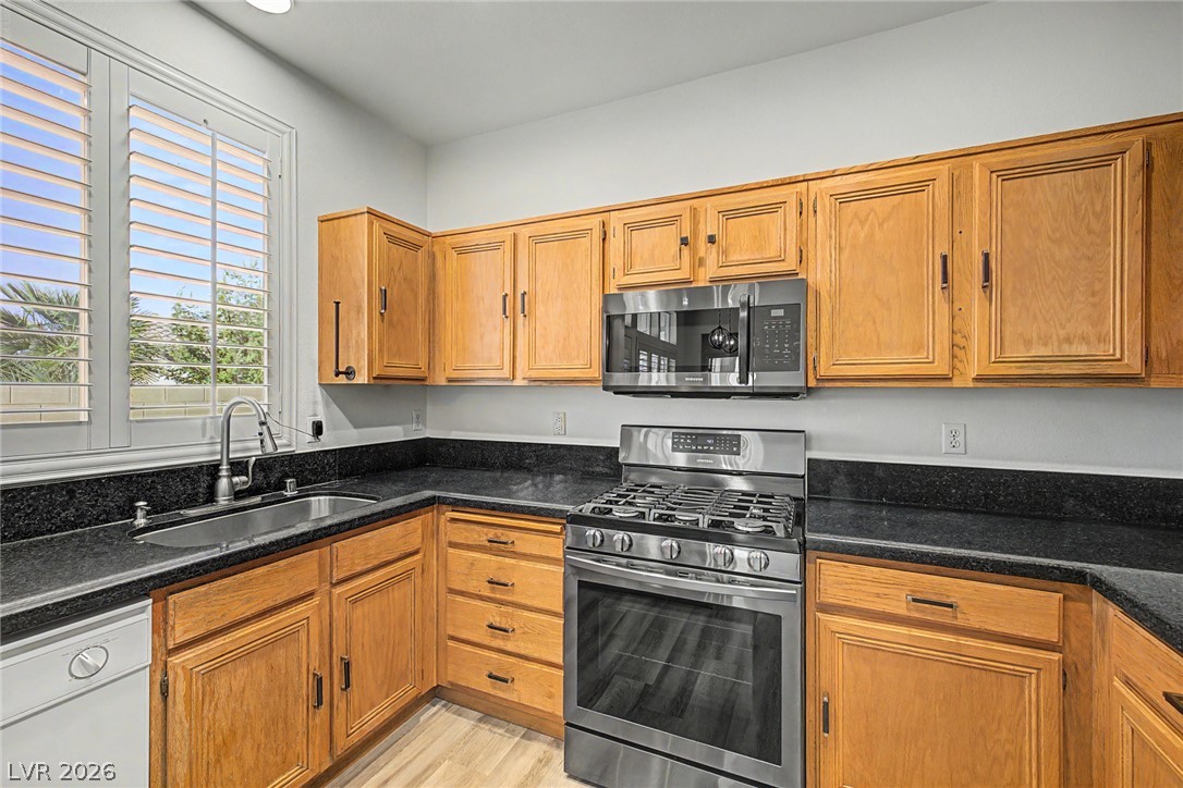 10512 Courtney Cove Avenue Property Photo 13