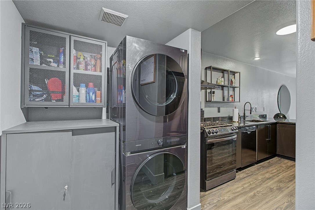 10112 Tumbling Tree Street Property Photo 9