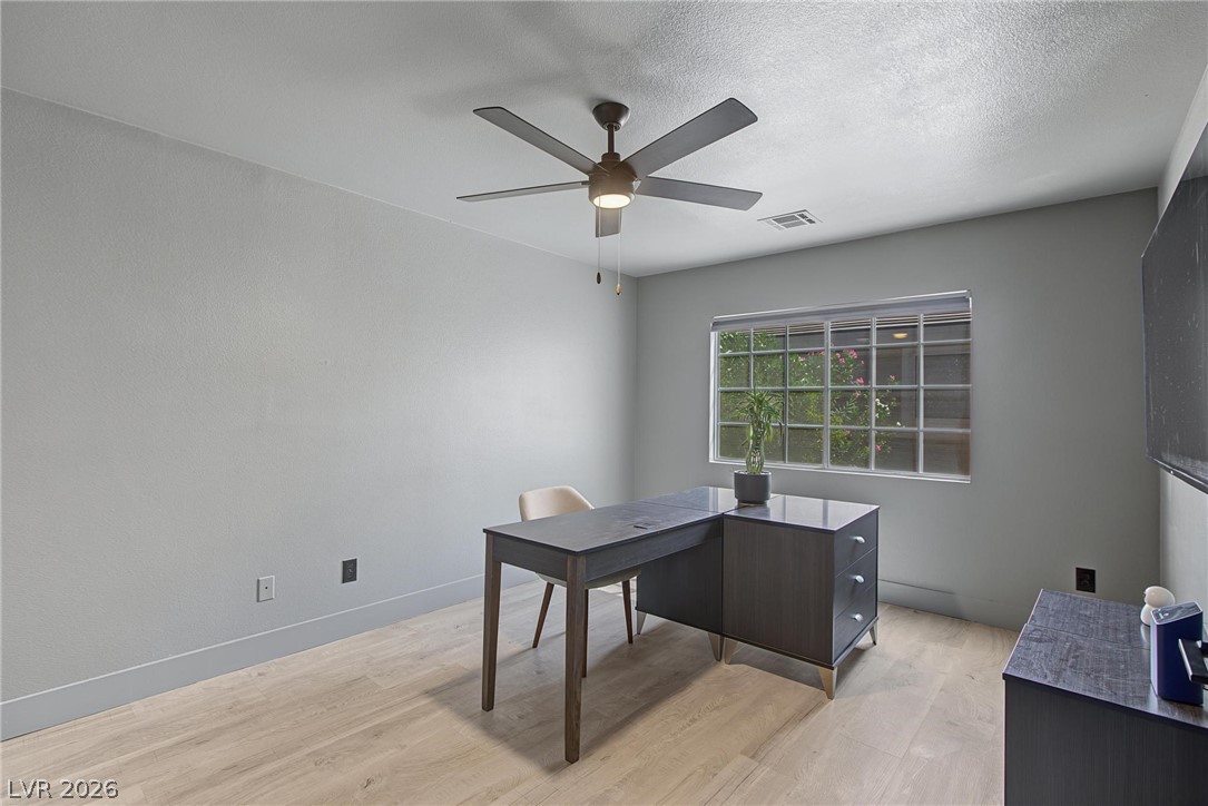 10112 Tumbling Tree Street Property Photo 15