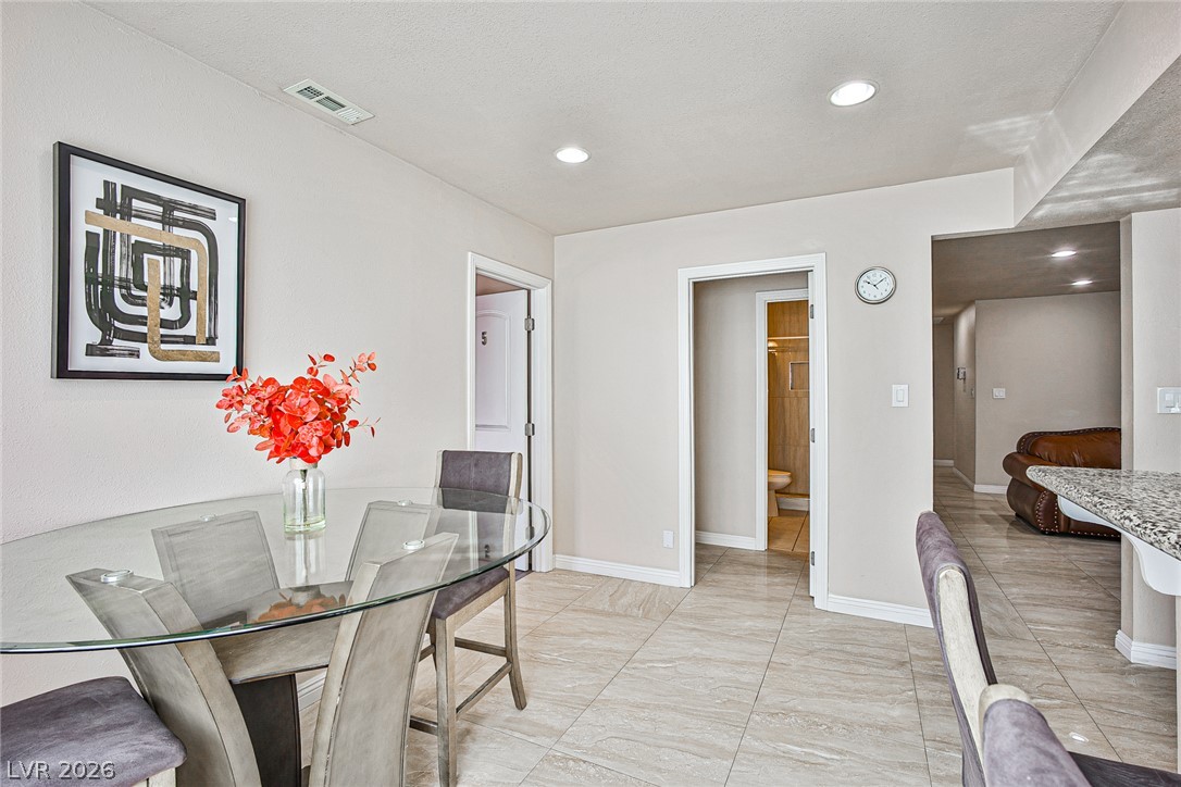 5323 Holbrook Drive Property Photo 14