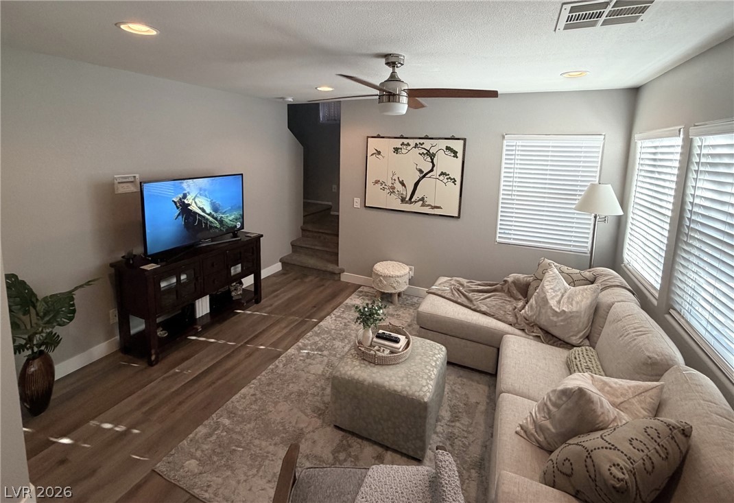 9012 Embroidery Avenue Property Photo 3
