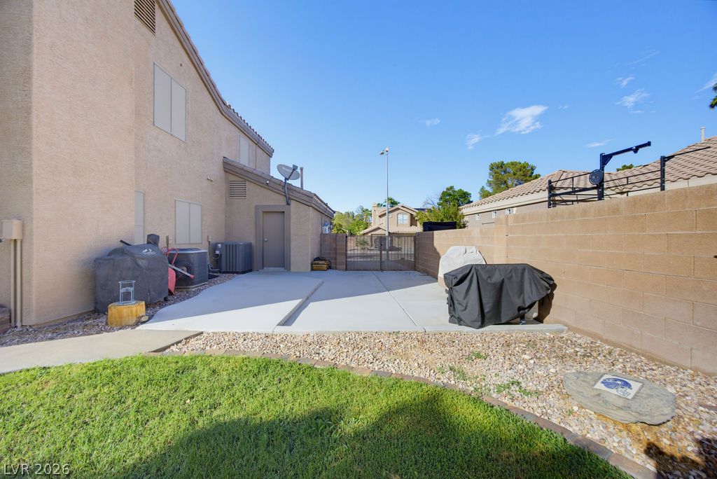 6117 Copper Crest Drive Property Photo 4