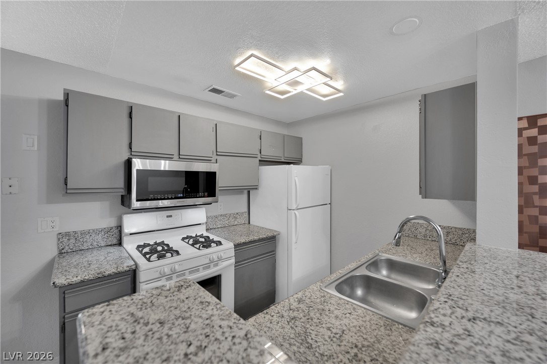 2200 South Fort Apache Road 2041 Property Photo 6