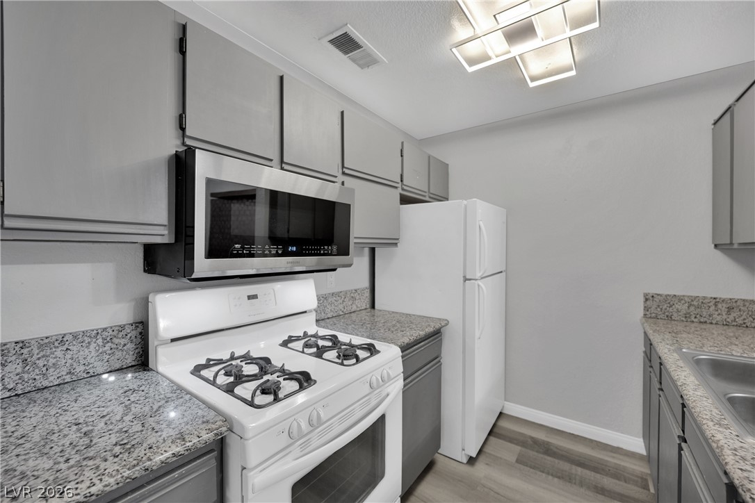 2200 South Fort Apache Road 2041 Property Photo 9